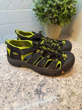 Keen Newport  Black and Neon Green Closed-Toe Sandals womens size 6